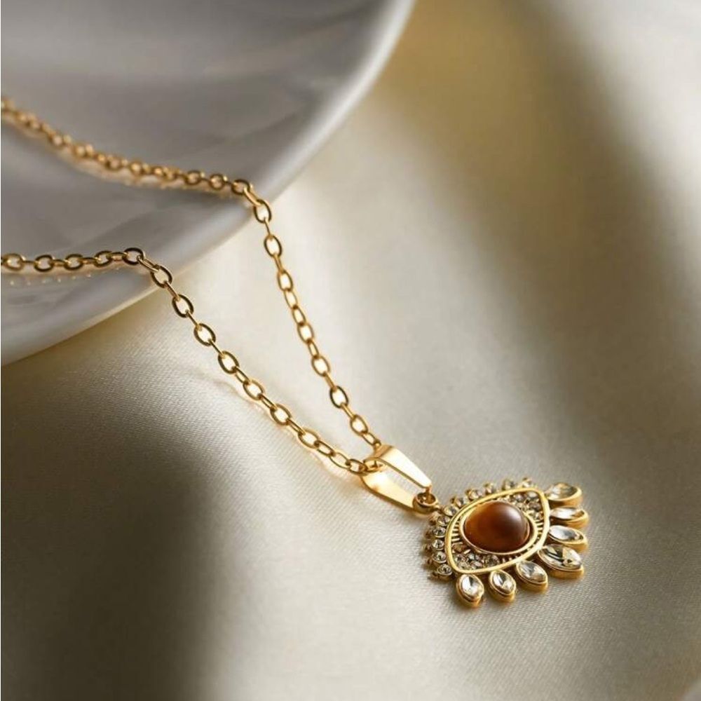 Gold Eye Pendant Necklace M672